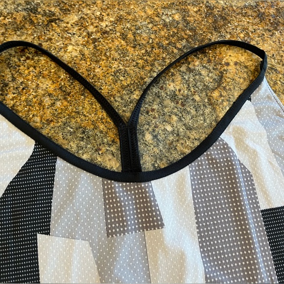 Under Armour tank - Picture 5 of 8